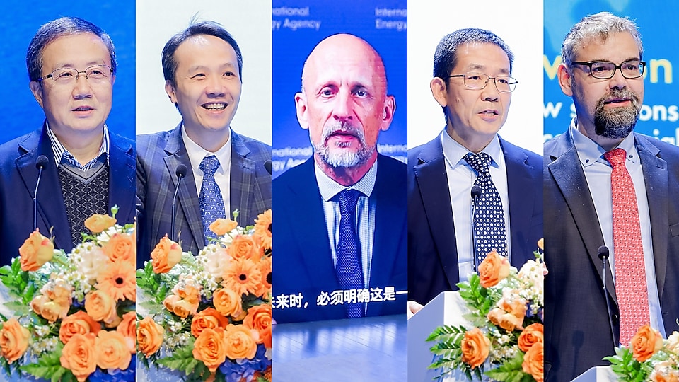 圖注:5位主旨演講嘉賓 (左起)呂文斌、黃志昌、Tim Gould、楊玉峰、Laszlo Varro